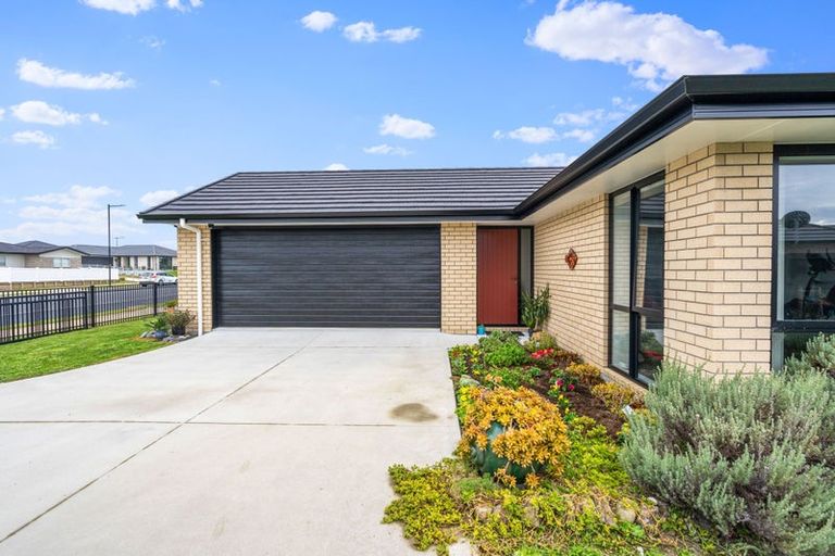 Photo of property in 36 Kitemaunga Avenue, One Tree Point, 0118