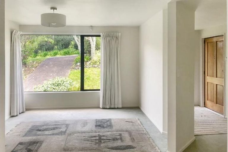 Photo of property in 4 Peter Terrace, Castor Bay, Auckland, 0620