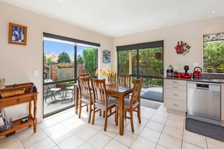 Photo of property in 17 Sams Way, Raumati South, Paraparaumu, 5032