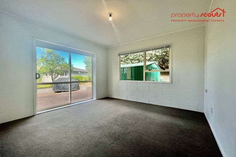 Photo of property in 2/22 Chivalry Road, Glenfield, Auckland, 0629