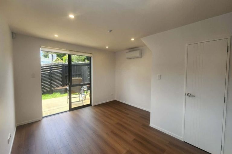 Photo of property in 2/19 Roberts Road, Glenfield, Auckland, 0629