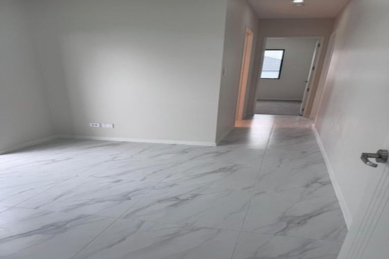 Photo of property in 18 Emerald Avenue, Rosehill, Papakura, 2113