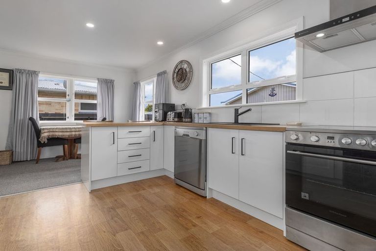 Photo of property in 24 Ferguson Street, Levin, 5510