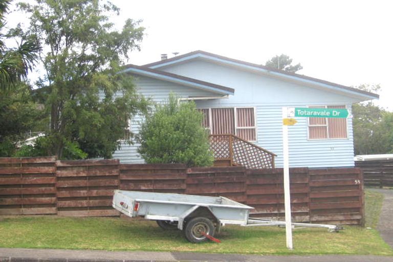 Photo of property in 53 Totaravale Drive, Totara Vale, Auckland, 0629