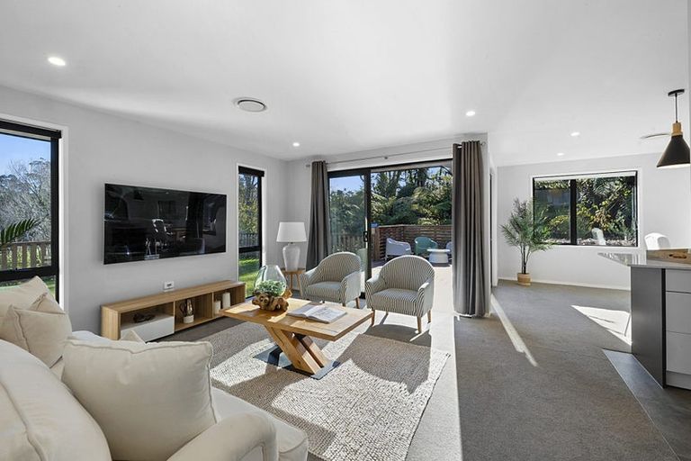Photo of property in 8 Matau Lane, Ferndale, New Plymouth, 4310