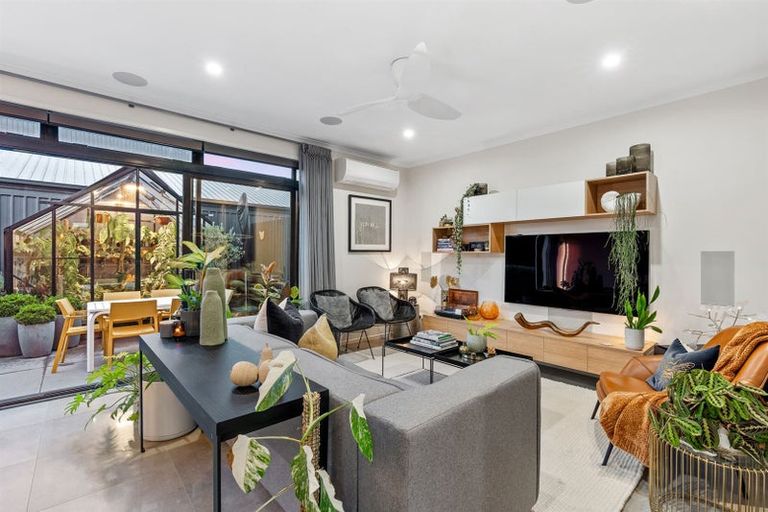 Photo of property in 4 Nohanga Lane, Hobsonville, Auckland, 0616