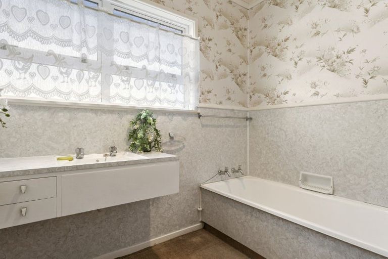 Photo of property in 384 Otumoetai Road, Otumoetai, Tauranga, 3110