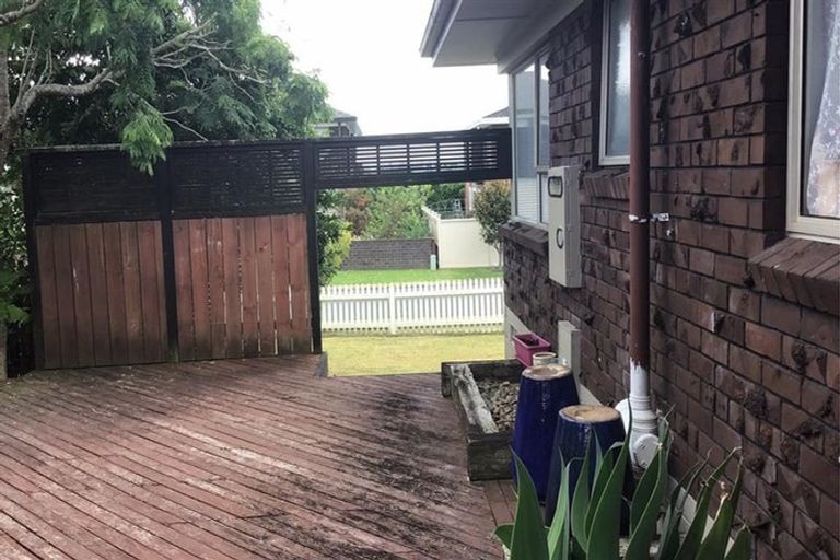 Photo of property in 5a Nimrod Place, Half Moon Bay, Auckland, 2012