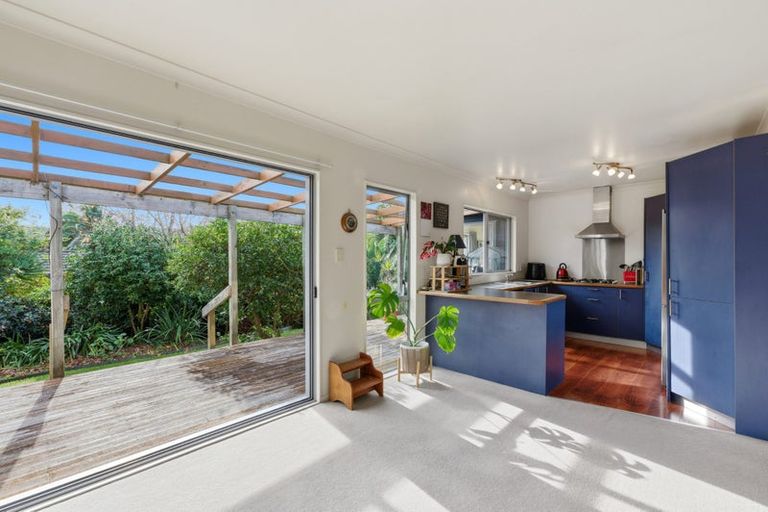 Photo of property in 19 Cabeleigh Drive, Helensville, 0800