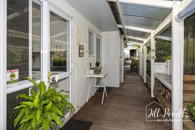 Photo of property in 2 Cliff Street, Pahi, Paparoa, 0571