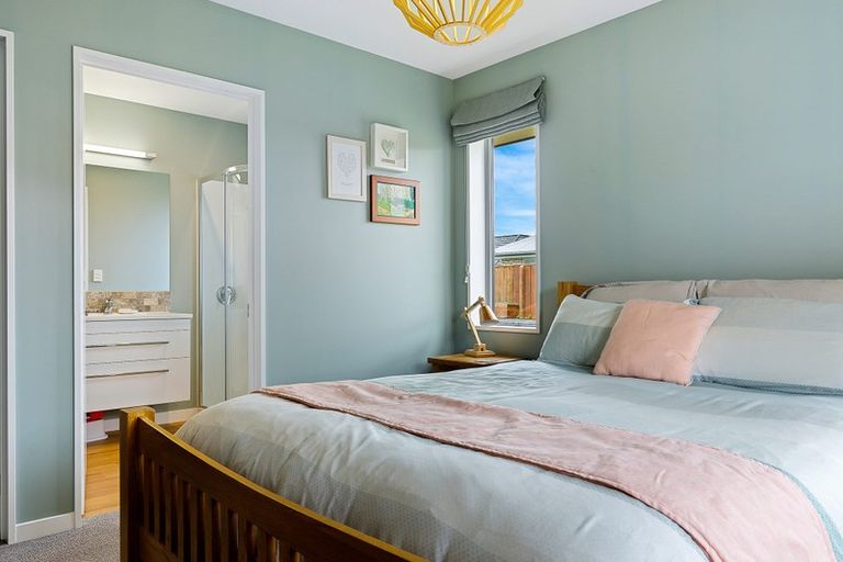 Photo of property in 8 Awarua Road, Pegasus, 7612