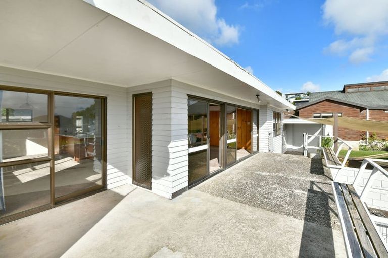Photo of property in 63 Tindalls Bay Road, Tindalls Beach, Whangaparaoa, 0930