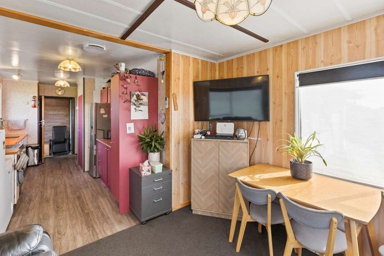 Photo of property in 18 Endeavour Street, Marfell, New Plymouth, 4310