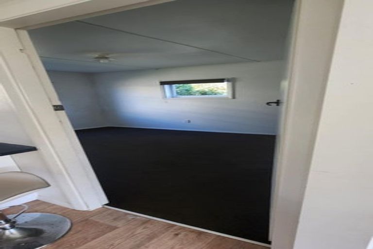 Photo of property in 18 Collins Avenue, Tawa, Wellington, 5028