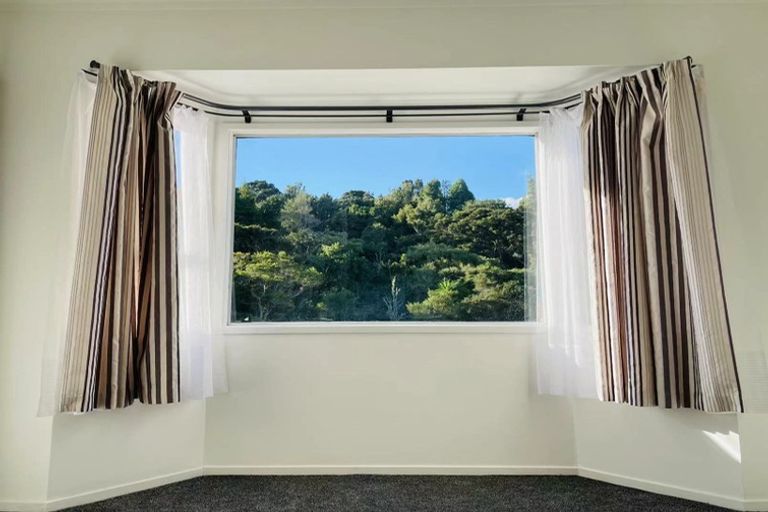 Photo of property in 72 Kaipatiki Road, Glenfield, Auckland, 0629