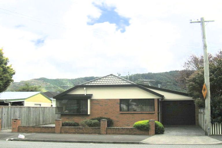 Photo of property in 2/27 Mcparland Street, Ebdentown, Upper Hutt, 5018