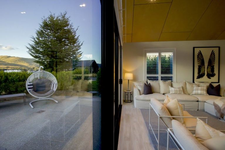 Photo of property in 8 Soudley Court, Jacks Point, Queenstown, 9371