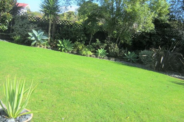 Photo of property in 18 Weatherly Road, Torbay, Auckland, 0630