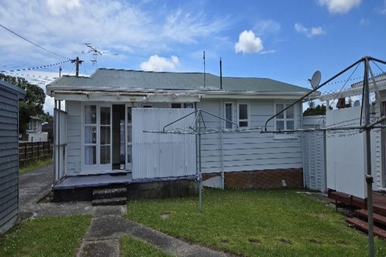 Photo of property in 67 View Road, Henderson, Auckland, 0612