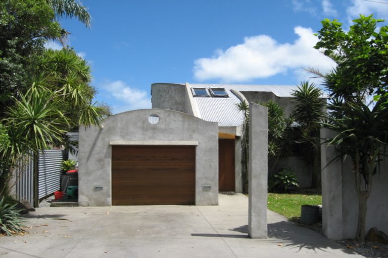 Photo of property in 19 Domain Crescent, Muriwai, Waimauku, 0881