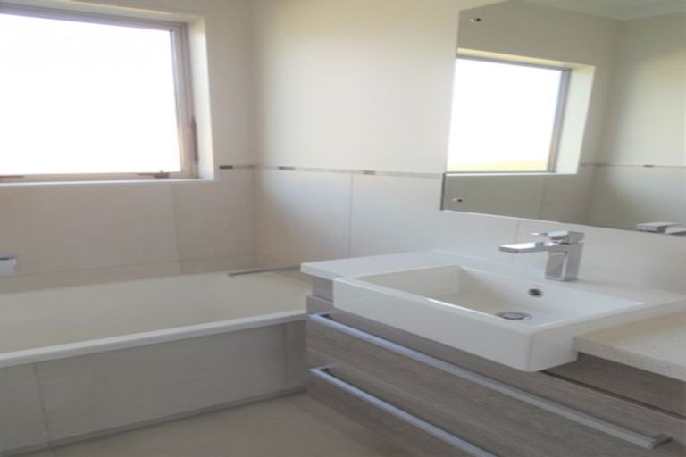 Photo of property in 5 Strathaven Road, Wattle Downs, Auckland, 2103