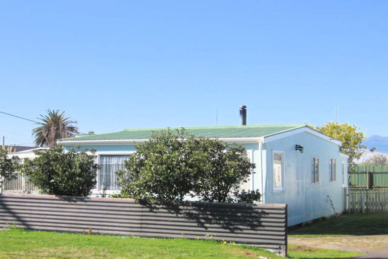 Photo of property in 16 Chaffey Street, Foxton Beach, Foxton, 4815