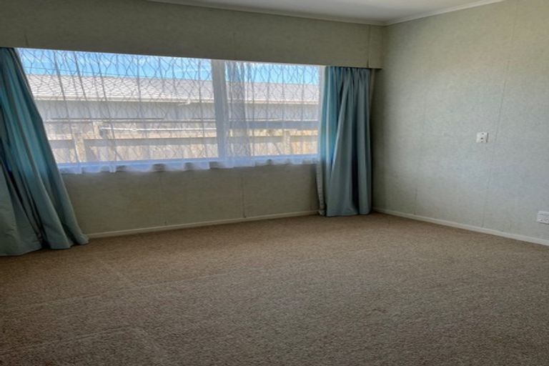 Photo of property in 1/17 Doment Crescent, Orewa, 0931