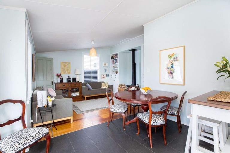 Photo of property in 17 Kowhai Street, Strandon, New Plymouth, 4312