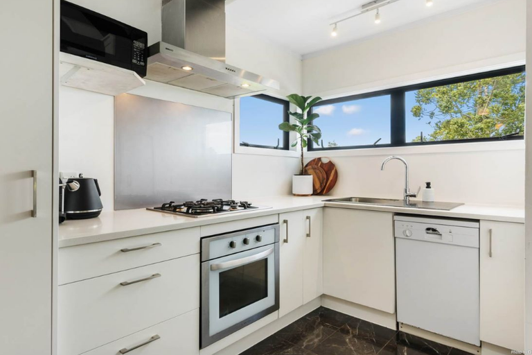 Photo of property in 35 Pluto Place, Beach Haven, Auckland, 0626