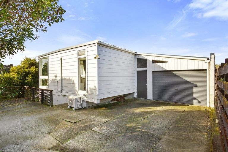 Photo of property in 1a Woodstock Terrace, Tawa, Wellington, 5028