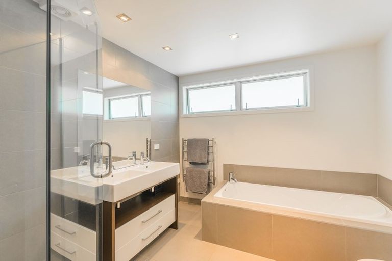 Photo of property in 134 Renown Road, Raumati South, Paraparaumu, 5032