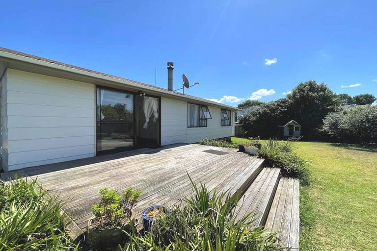 Photo of property in 100 Beach Road, Te Atatu Peninsula, Auckland, 0610