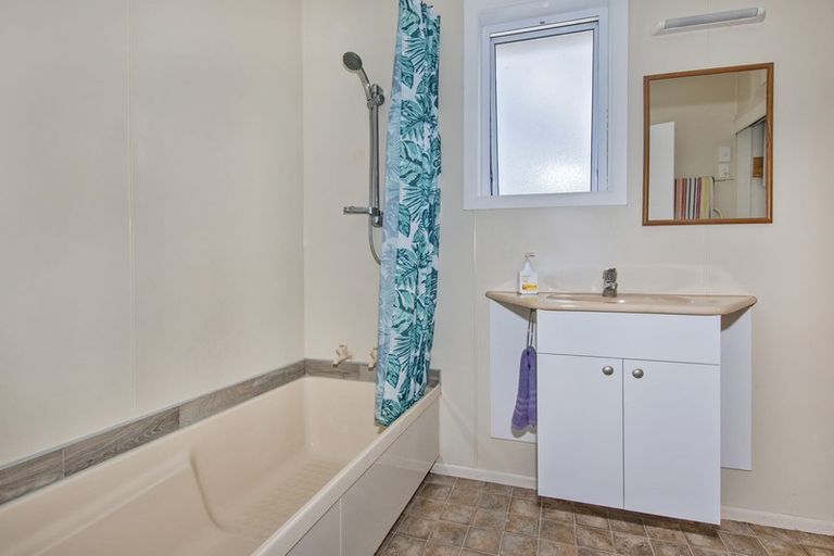 Photo of property in 15 Butler Place, Te Kamo, Whangarei, 0112