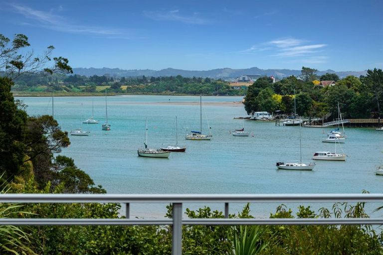 Photo of property in 18 Rahui Road, Greenhithe, Auckland, 0632