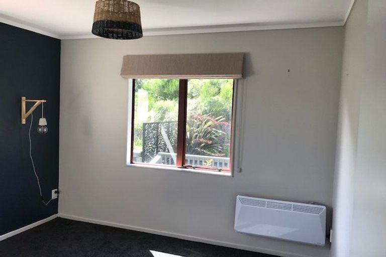 Photo of property in 111 Woodman Drive, Tawa, Wellington, 5028