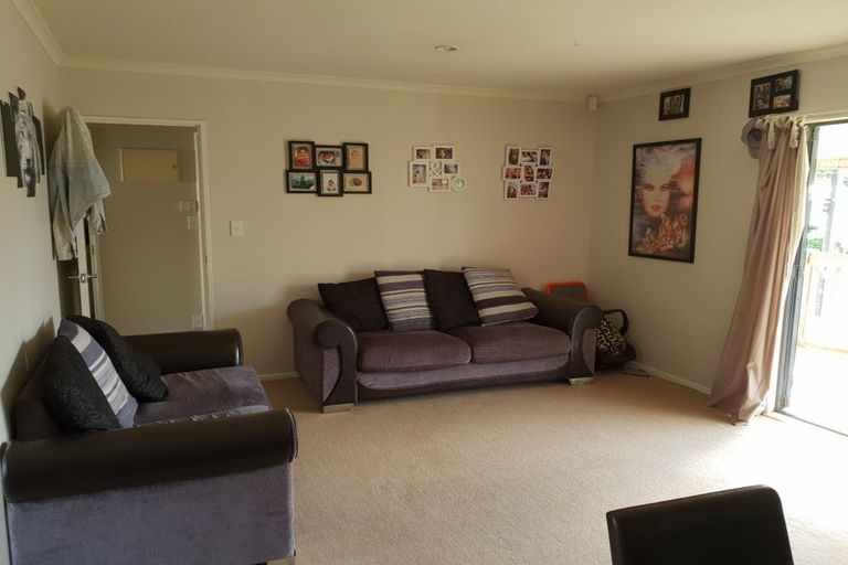 Photo of property in 19 Paton Avenue, Te Atatu South, Auckland, 0610