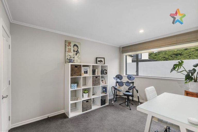 Photo of property in 47 Arahiwi Grove, Tirohanga, Lower Hutt, 5010