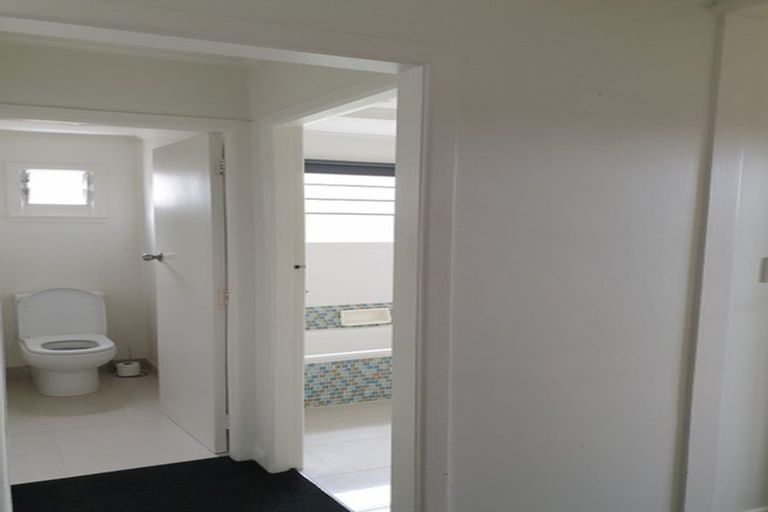 Photo of property in 86 Lancaster Road, Beach Haven, Auckland, 0626