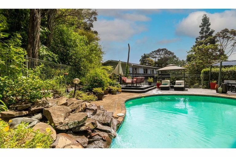 Photo of property in 42 Opanuku Road, Henderson Valley, Auckland, 0612