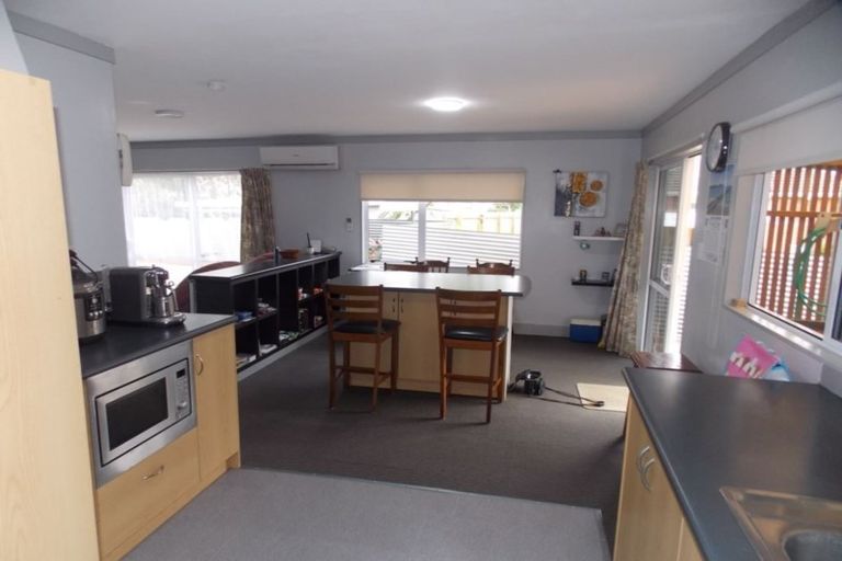 Photo of property in 4 Warwick Place, Awapuni, Palmerston North, 4412