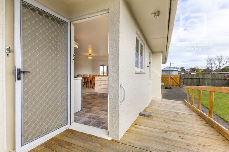 Photo of property in 11 Aberdeen Avenue, Takaro, Palmerston North, 4412