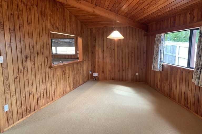 Photo of property in 1/52 Cresta Avenue, Beach Haven, Auckland, 0626