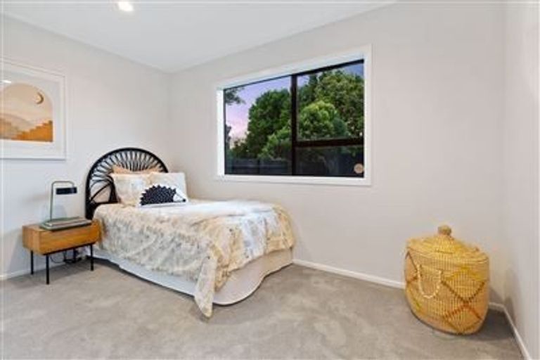 Photo of property in 11 Ranui Station Road, Ranui, Auckland, 0612
