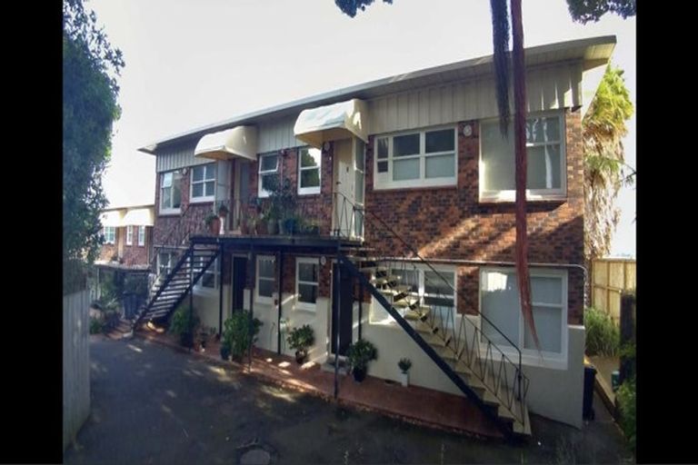 Photo of property in 2/198 Hurstmere Road, Takapuna, Auckland, 0622