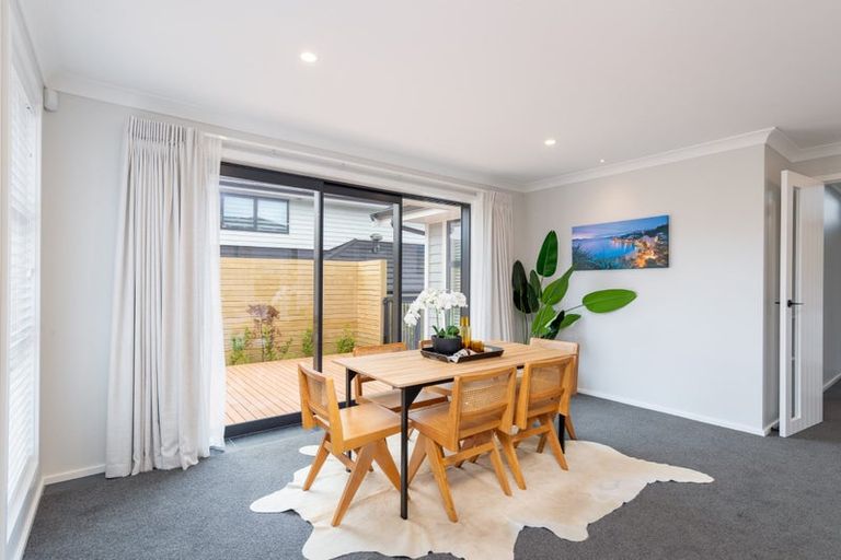 Photo of property in 54 Farnworth Terrace, Glenside, Wellington, 6037