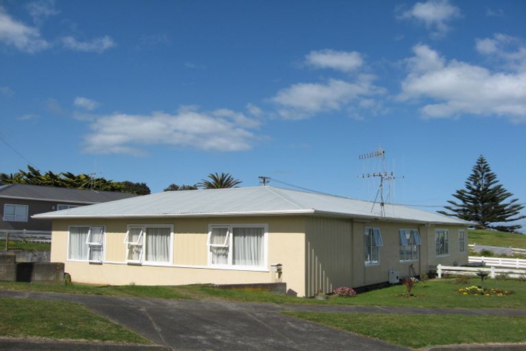 Photo of property in 48 Rangiora Street, Castlecliff, Whanganui, 4501