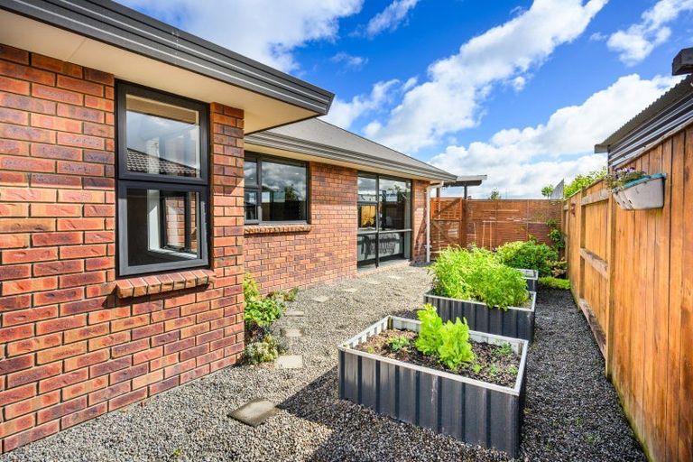 Photo of property in 7 Medallion Court, Kelvin Grove, Palmerston North, 4414