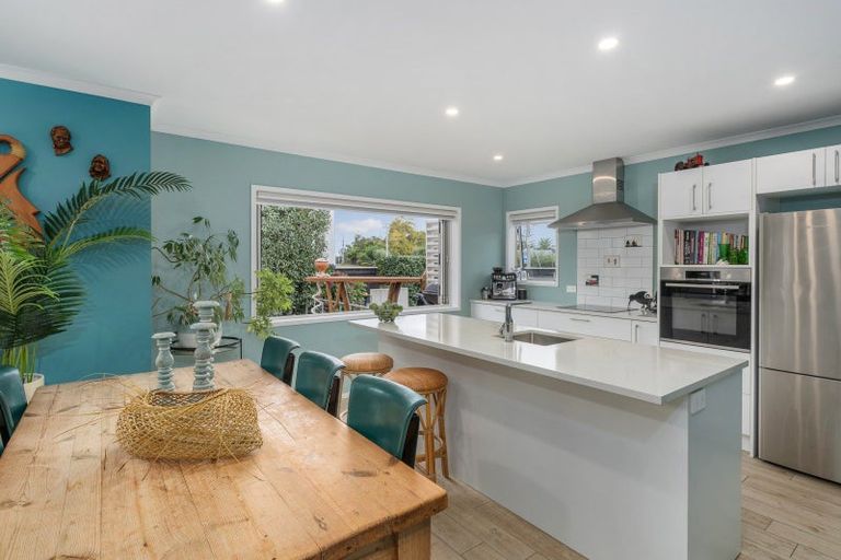 Photo of property in 56 Hahei Beach Road, Hahei, Whitianga, 3591