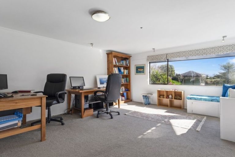 Photo of property in 25 Links View Drive, Omokoroa, 3114