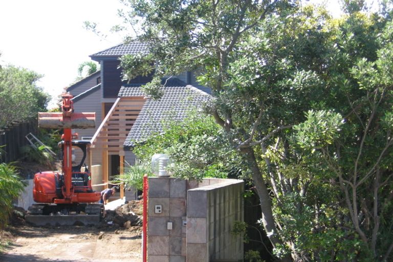 Photo of property in 1/2 Portal Place, Murrays Bay, Auckland, 0630